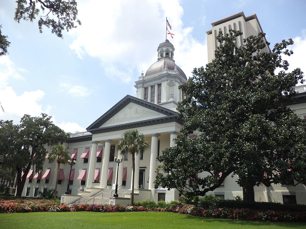 1024px-Floridau2019s_Historic_Capitol_and_Florida_State_Capitol_1